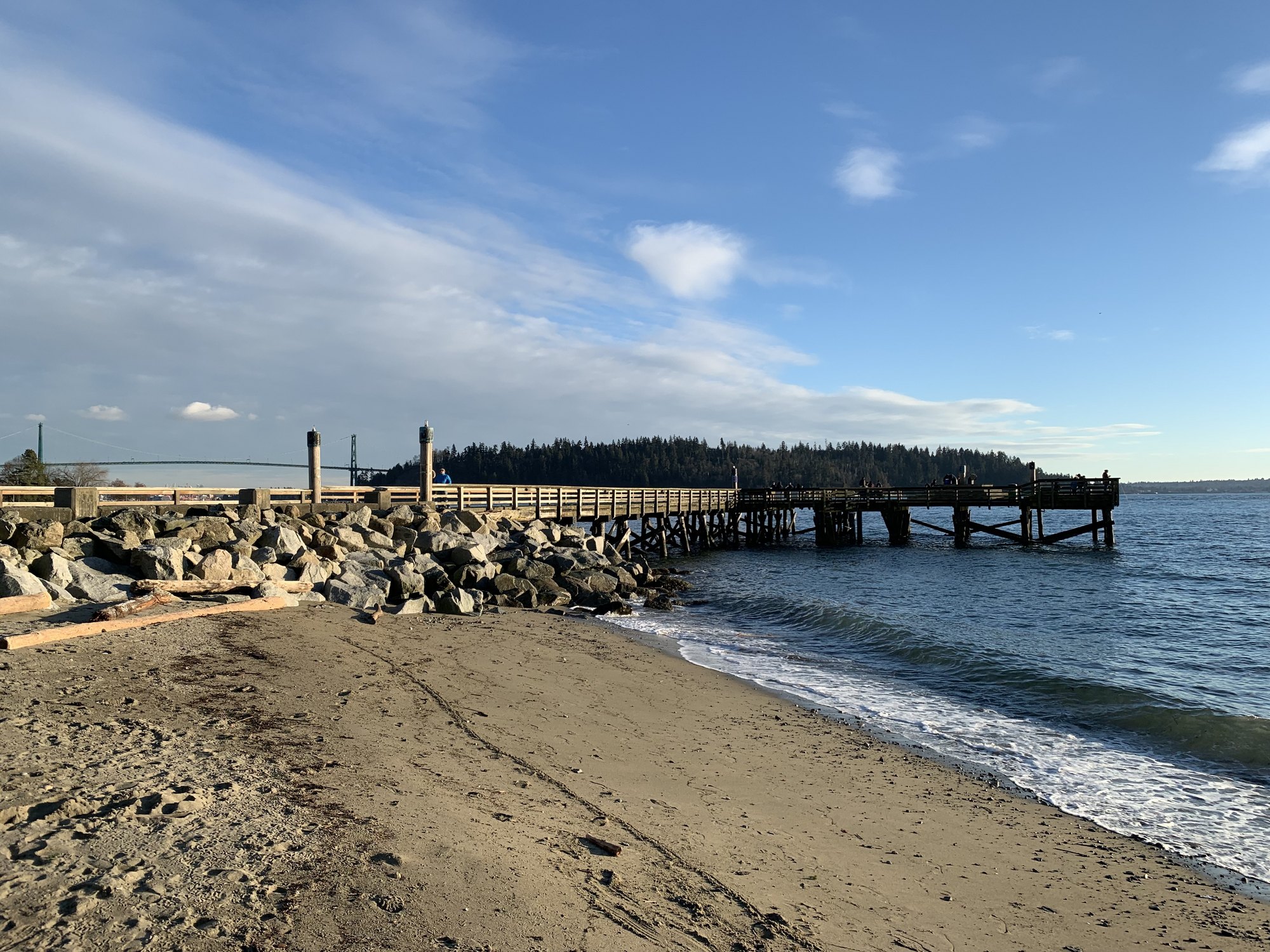 Ambleside pier and beach in West Vancouver