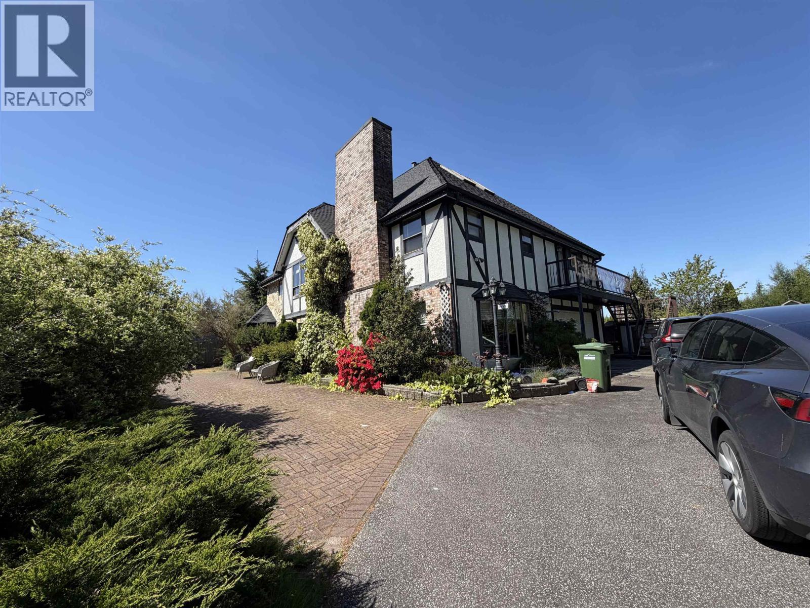 Listing photo — 10591 Granville Avenue, McLennan, Richmond (MLS® R3130928)