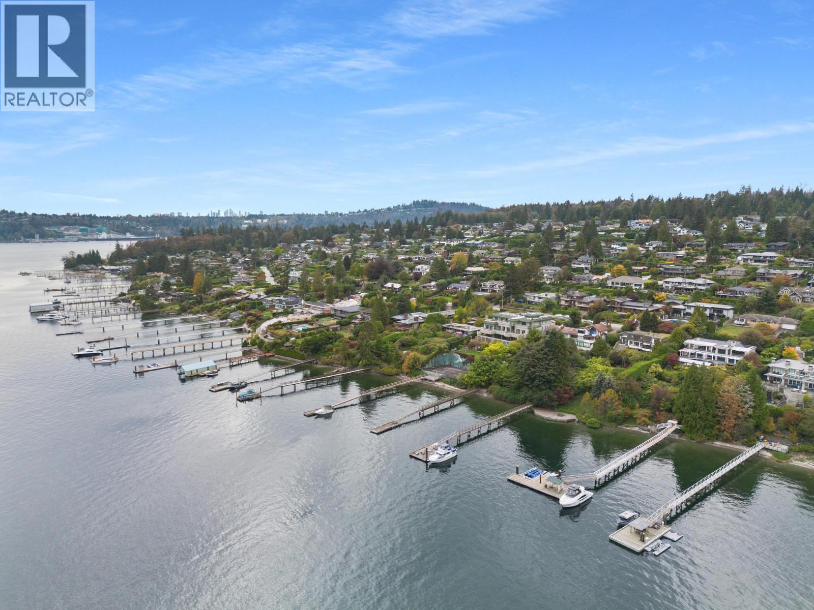 Listing photo — 828 Beachview Drive, North Vancouver (MLS® R3046935)