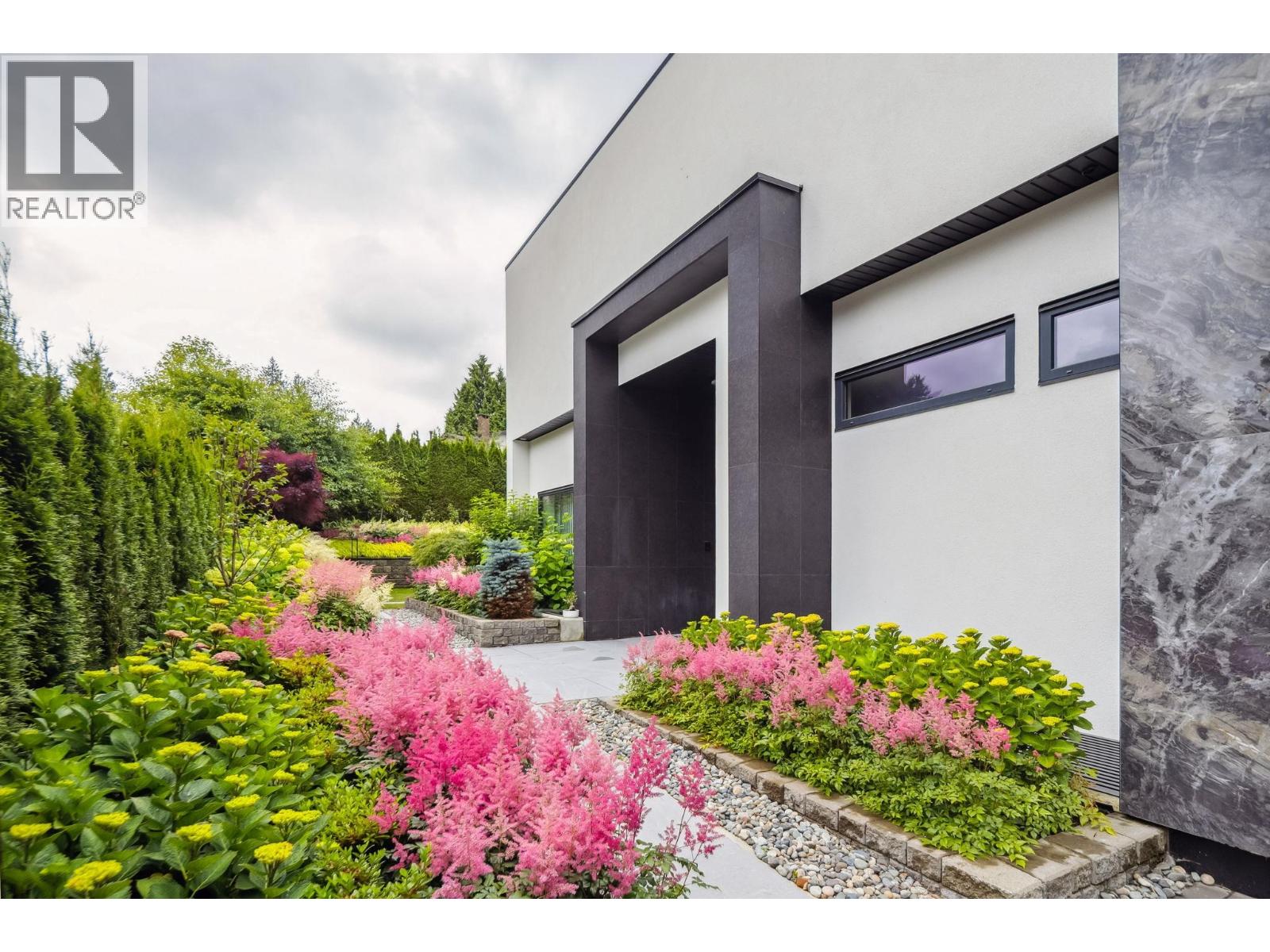 Listing photo — 6363 Buckingham Drive, Burnaby (MLS® R3134242)