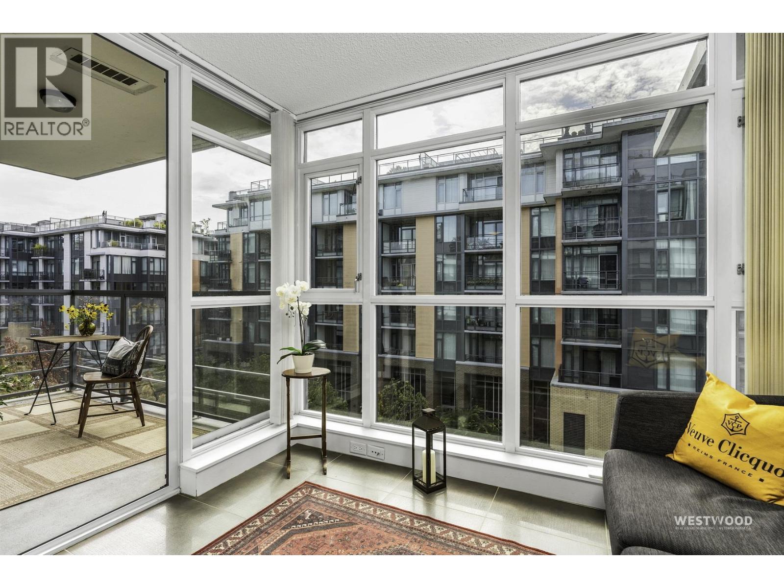 Listing photo — 661 – 2080 W Broadway, Vancouver (MLS® R3164285)