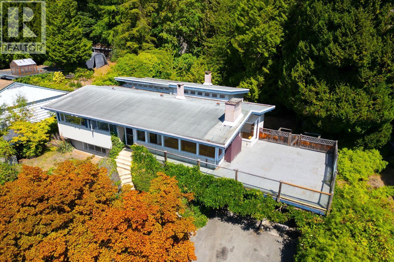 Listing photo — 1241 Nepal Crescent, West Vancouver (MLS® R3175463)